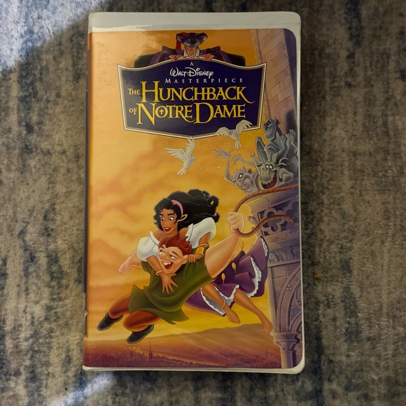 The Hunchback of Notre Dame (VHS, 1997) - Picture 1 of 3
